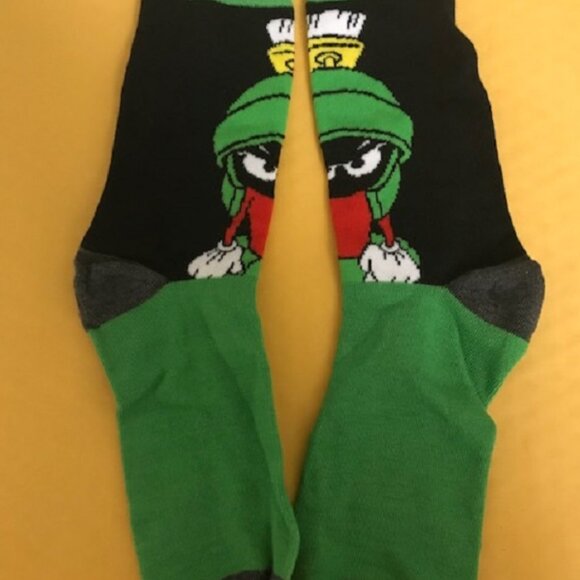 PAIR OF MARVIN The MARTIAN SOCKS UNISEX SIZE 6-12 BNWOT - Picture 1 of 1